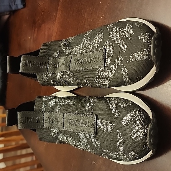 Michael Kors Bodie Metallic Logo Knit Slip-On Trainer sz 6m - Picture 1 of 8